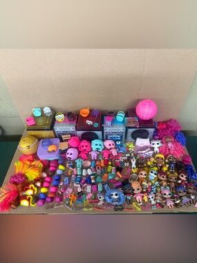 Awesome!!  L.O.L. Surprise! Dolls & Accessories Bulk !!!!